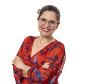 Contract Review Director Karolina Mentz